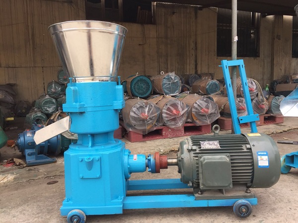 禽畜飼喂顆粒飼料的好處、飼料攪拌機，顆粒機。