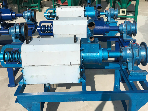 飼料粉碎攪拌機(jī) 飼料粉碎攪拌機(jī)