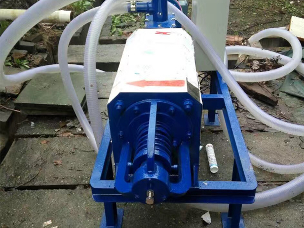 飼料粉碎攪拌機(jī) 飼料粉碎攪拌機(jī)